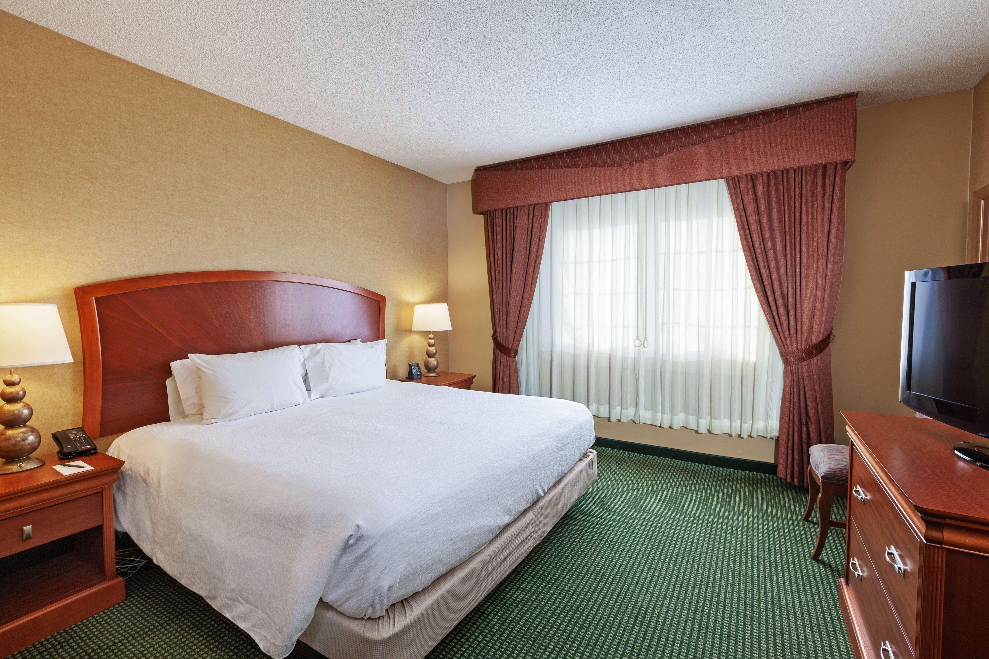 Embassy Suites By Hilton Greensboro Airport Exterior photo