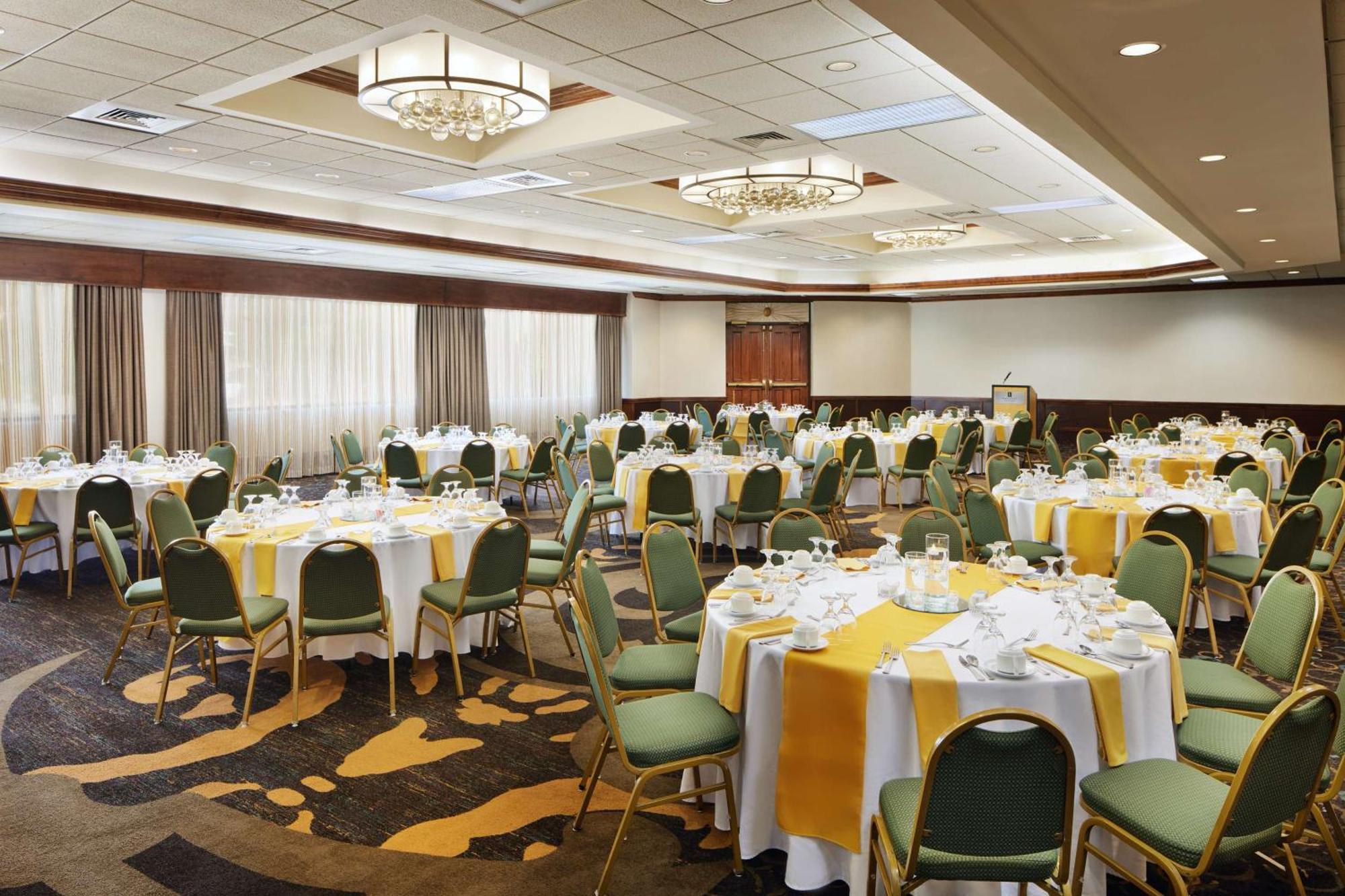 Embassy Suites By Hilton Greensboro Airport Exterior photo