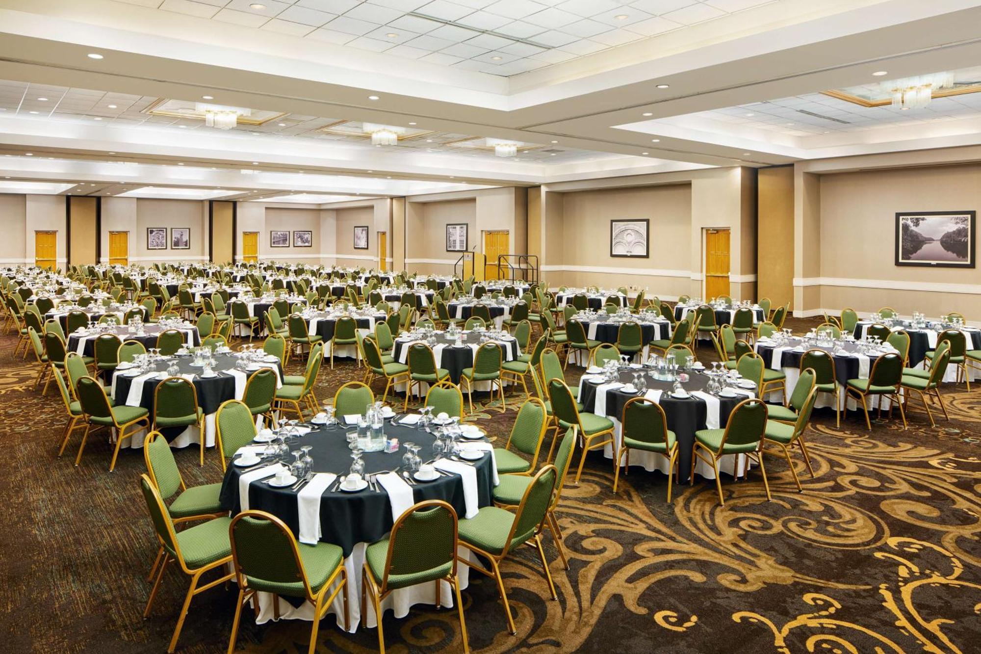 Embassy Suites By Hilton Greensboro Airport Exterior photo