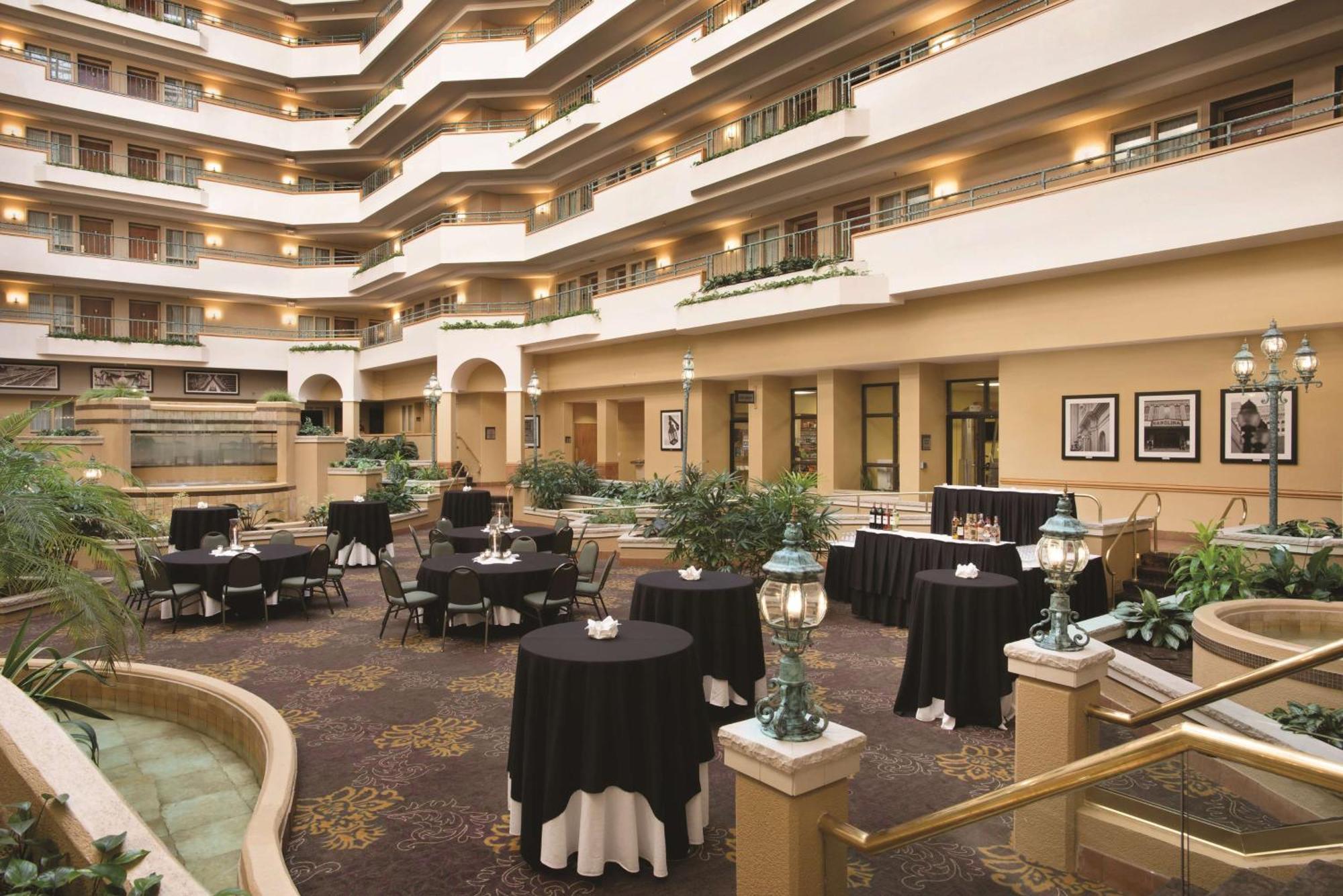 Embassy Suites By Hilton Greensboro Airport Exterior photo