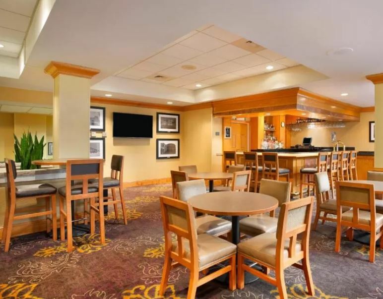 Embassy Suites By Hilton Greensboro Airport Exterior photo